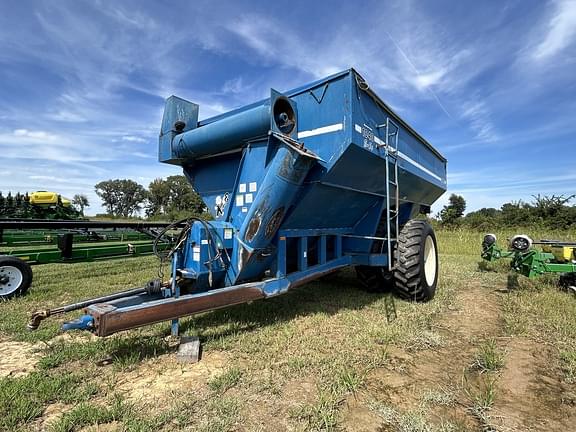 Image of Kinze 1040 equipment image 2