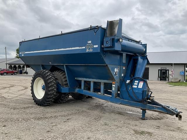Image of Kinze 1040 equipment image 2