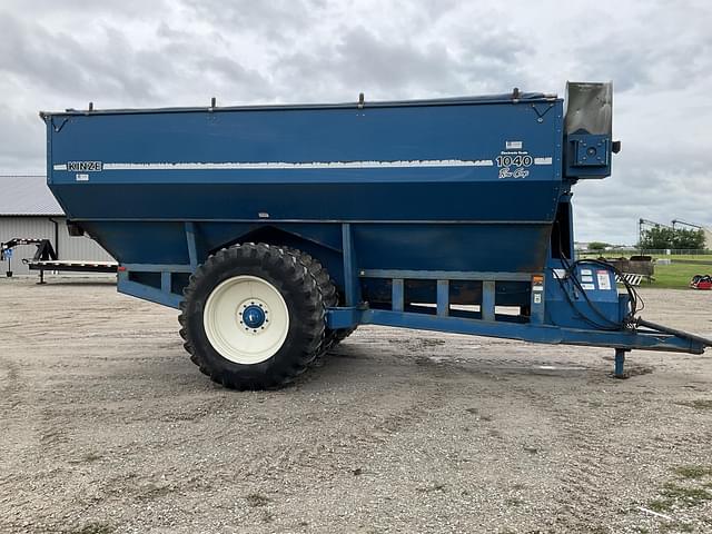 Image of Kinze 1040 equipment image 3