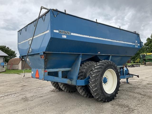 Image of Kinze 1040 equipment image 4