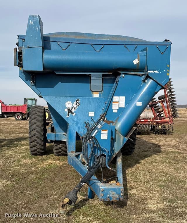 Image of Kinze 1040 equipment image 1