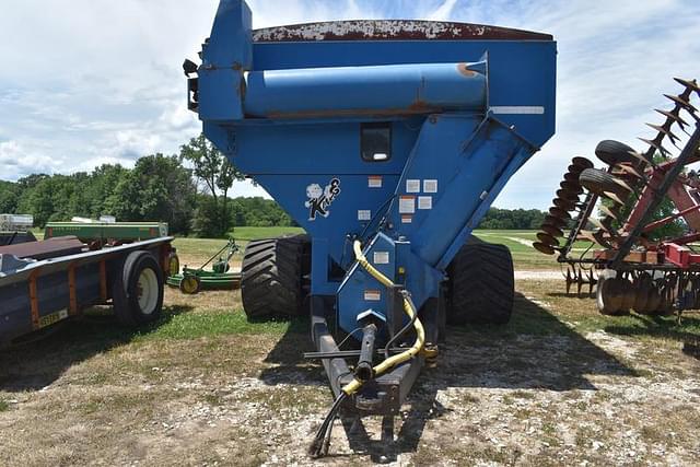 Image of Kinze 1040 equipment image 1