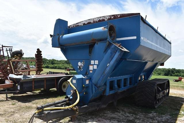 Image of Kinze 1040 equipment image 2