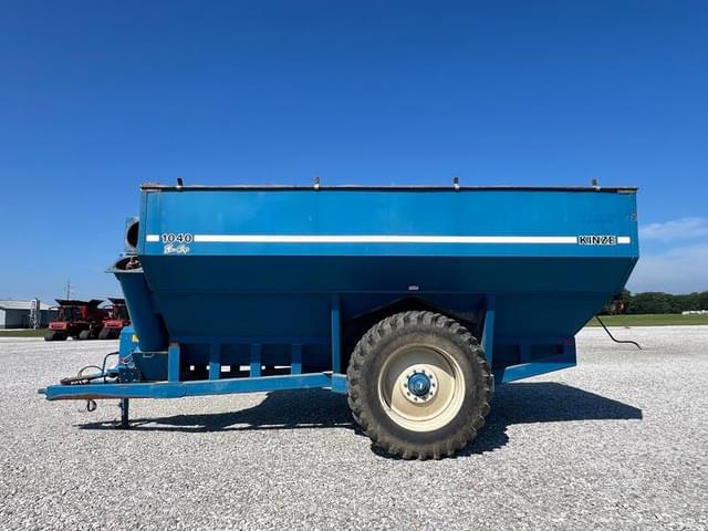 Image of Kinze 1040 equipment image 2
