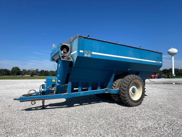 Image of Kinze 1040 equipment image 1
