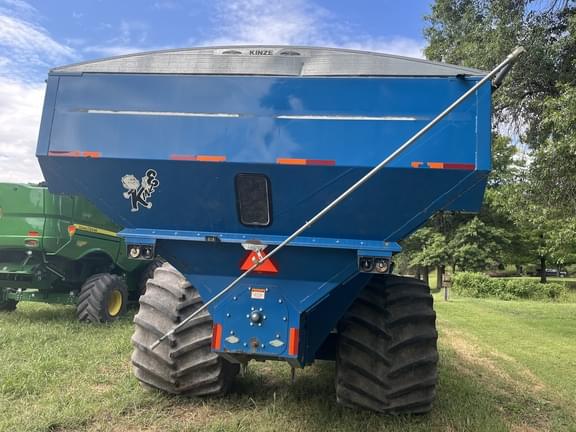 Image of Kinze 1050 equipment image 3