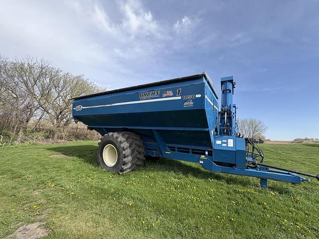 Image of Kinze 1050 equipment image 1