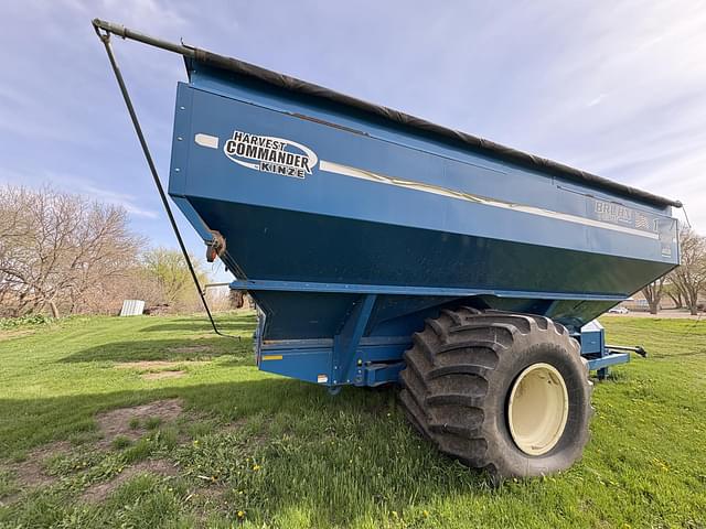 Image of Kinze 1050 equipment image 4