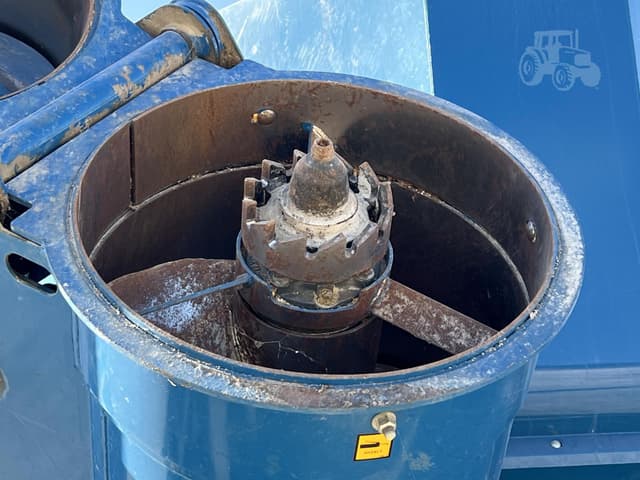 Image of Kinze 1100 equipment image 4