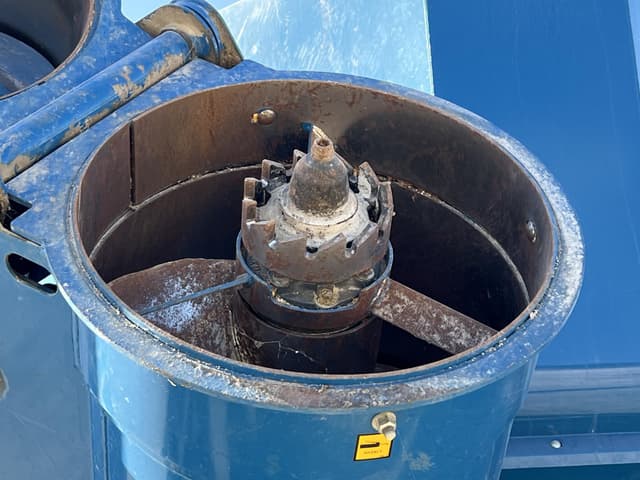 Image of Kinze 1100 equipment image 4