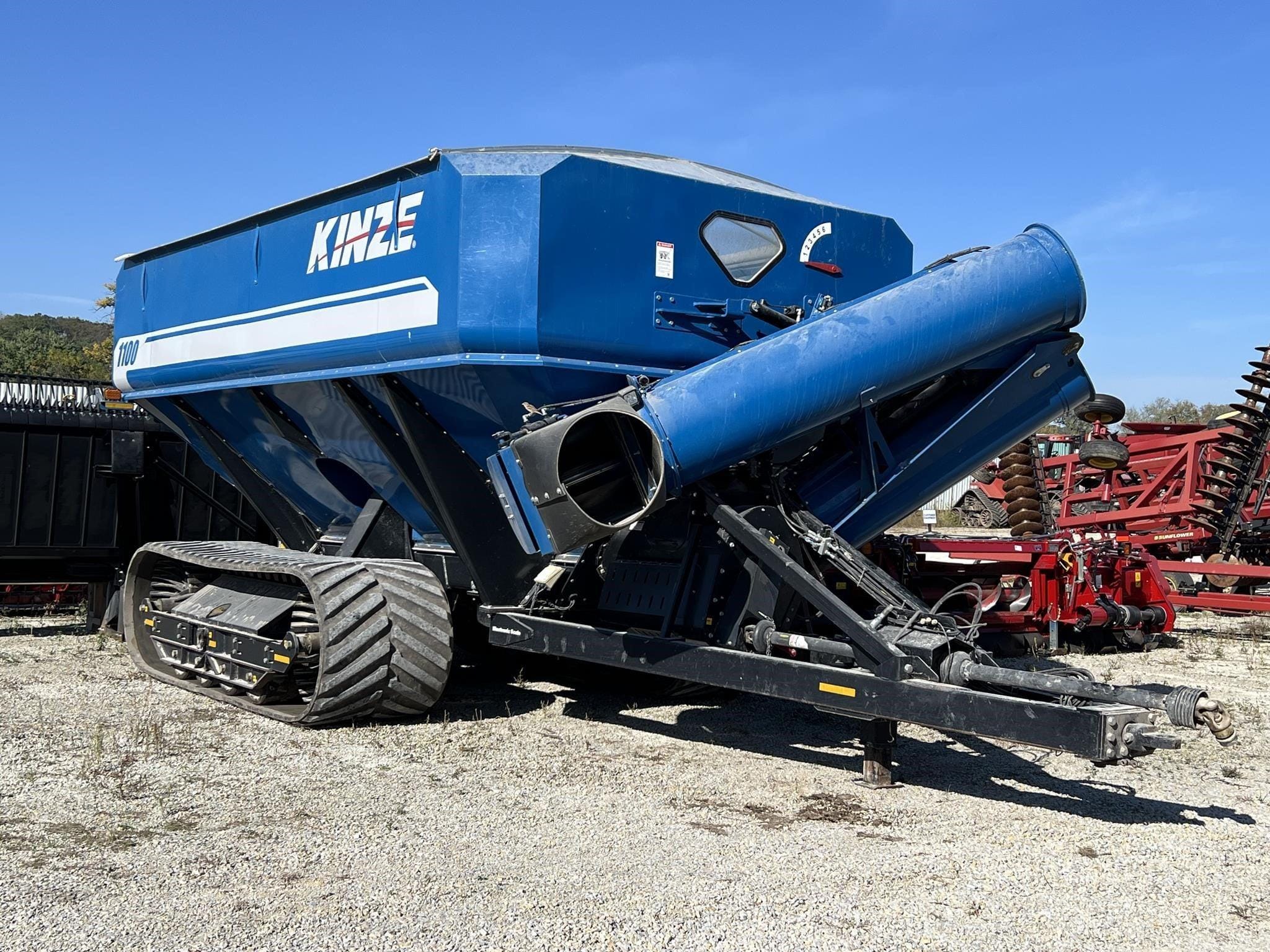 Kinze 1100 Equipment Image0