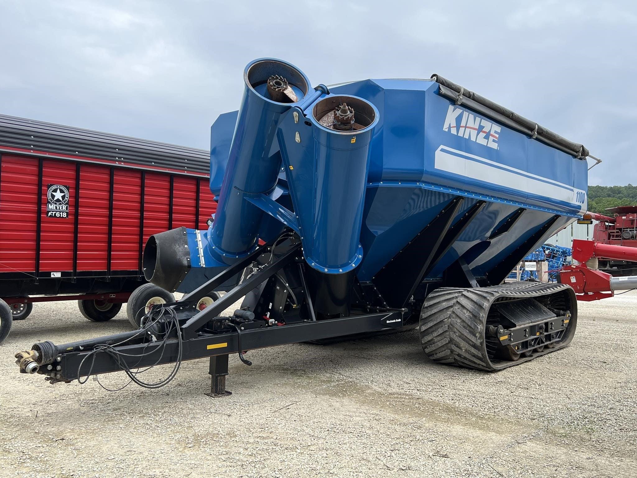 Kinze 1100 Equipment Image0