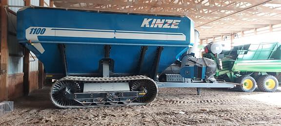 Image of Kinze 1100 equipment image 2