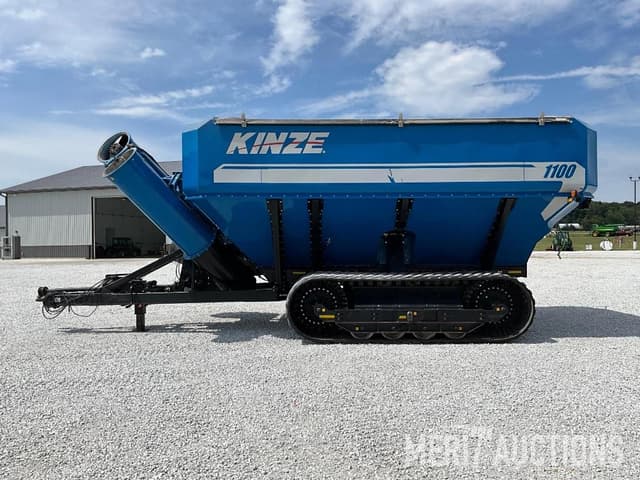 Image of Kinze 1100 equipment image 1