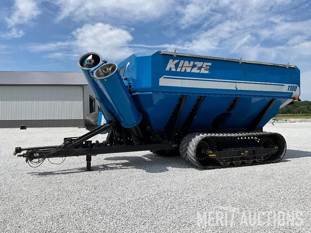 Kinze 1100 Equipment Image0