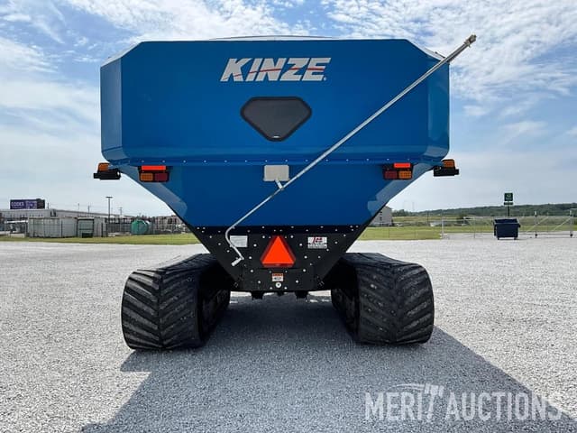 Image of Kinze 1100 equipment image 3