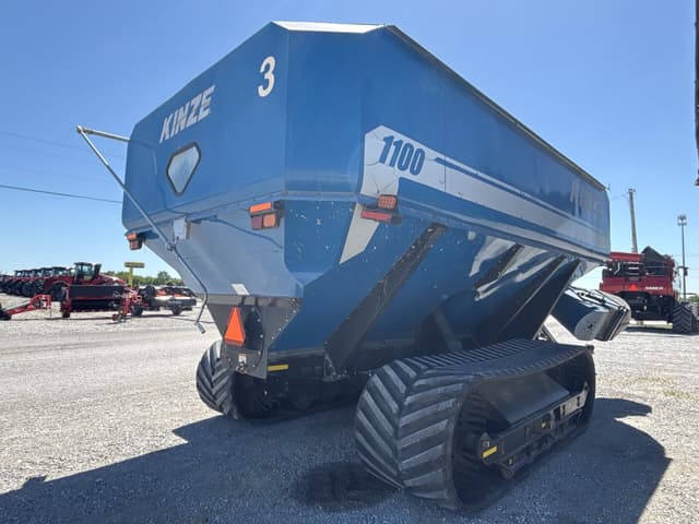 Image of Kinze 1100 equipment image 2