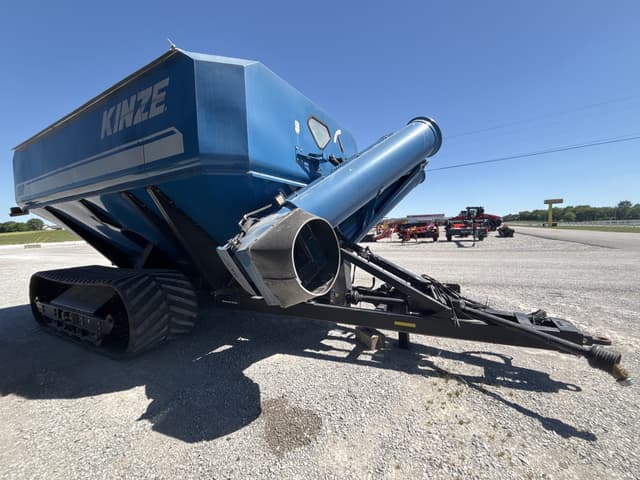 Image of Kinze 1100 equipment image 1