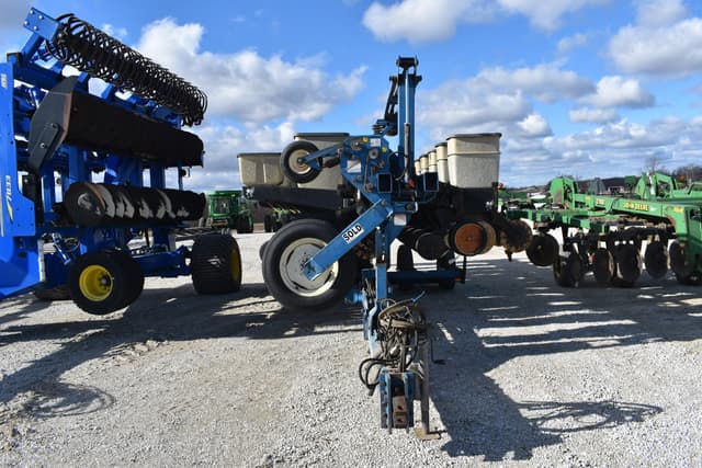 Image of Kinze 2300 equipment image 1