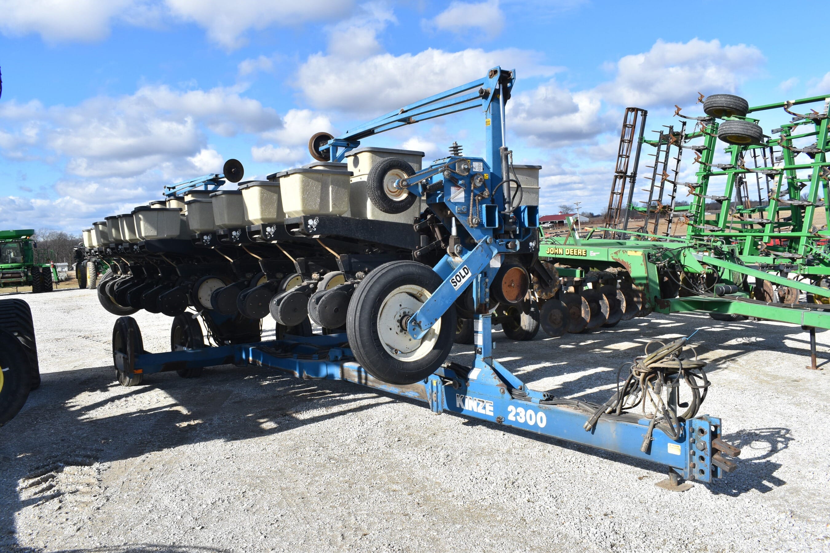 Kinze 2300 Equipment Image0