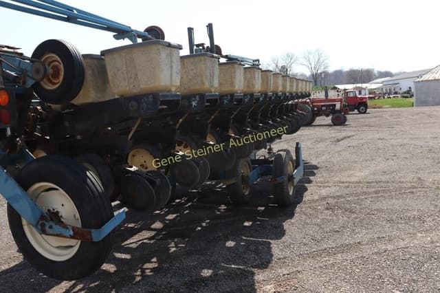 Image of Kinze 2600 equipment image 4