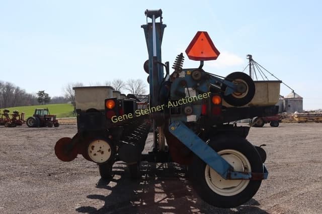 Image of Kinze 2600 equipment image 3