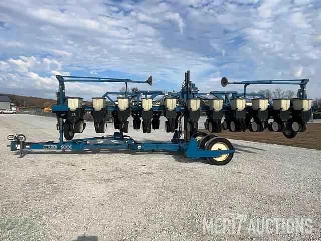 Image of Kinze 2600 equipment image 1