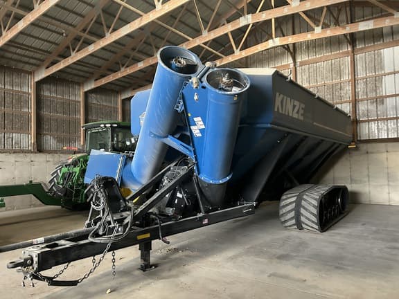 Image of Kinze 1421 equipment image 2