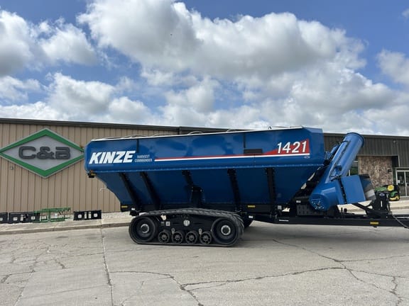 Kinze 1421 Equipment Image0