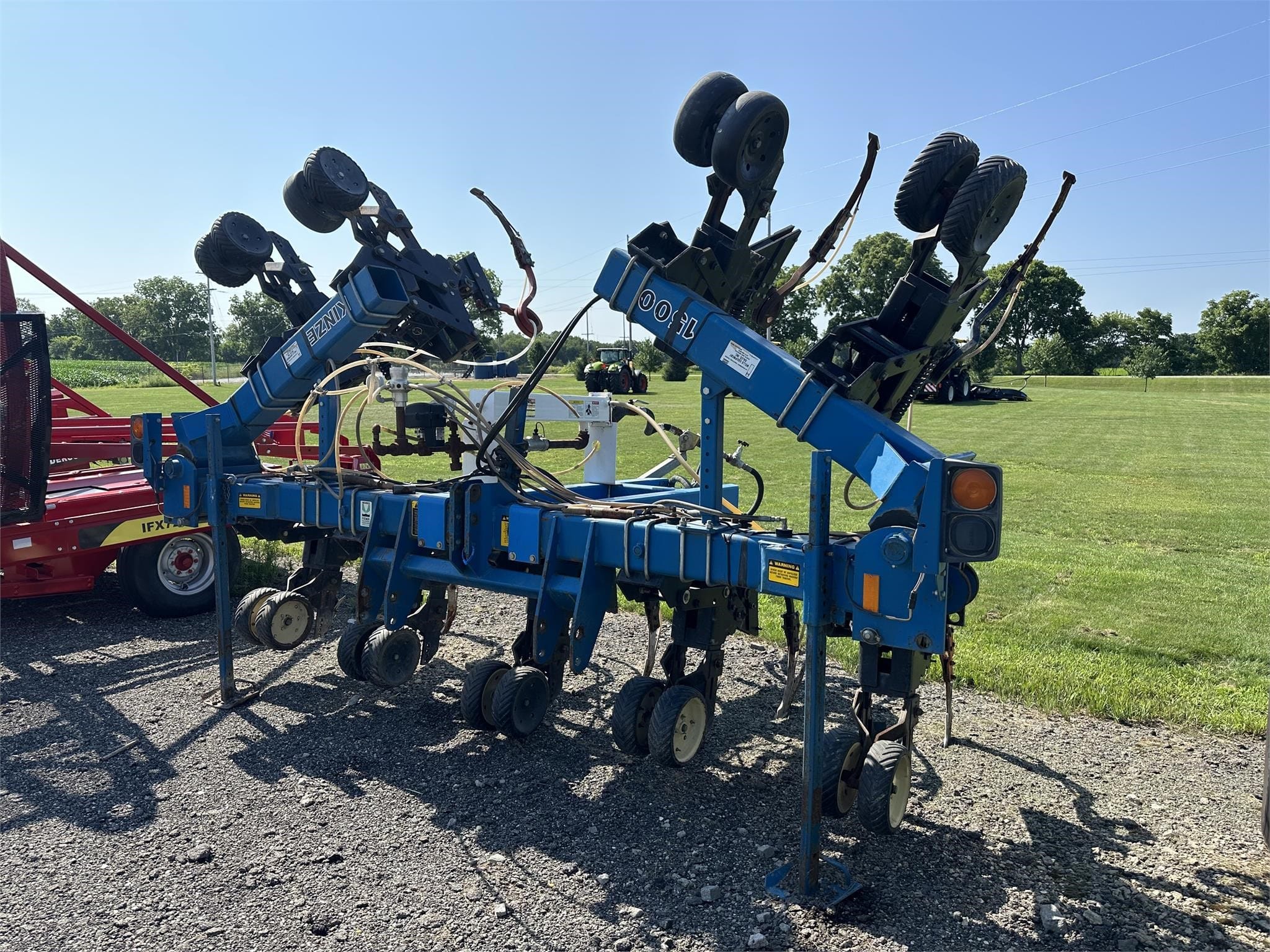 Kinze 1500 Equipment Image0