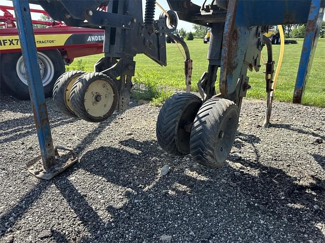 Image of Kinze 1500 equipment image 2