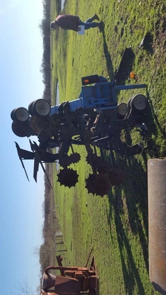 Image of Kinze 1500 equipment image 4