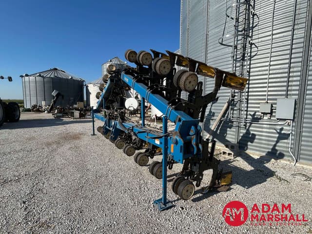 Image of Kinze 1500 equipment image 3