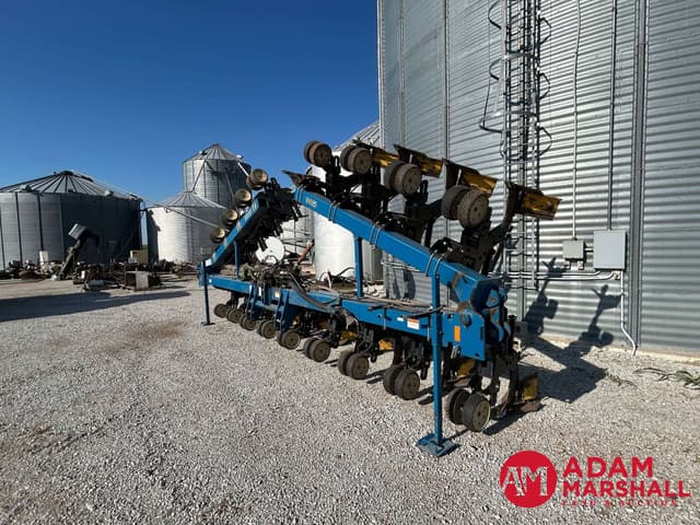 Image of Kinze 1500 equipment image 2