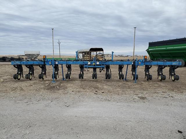 Image of Kinze 1500 equipment image 1