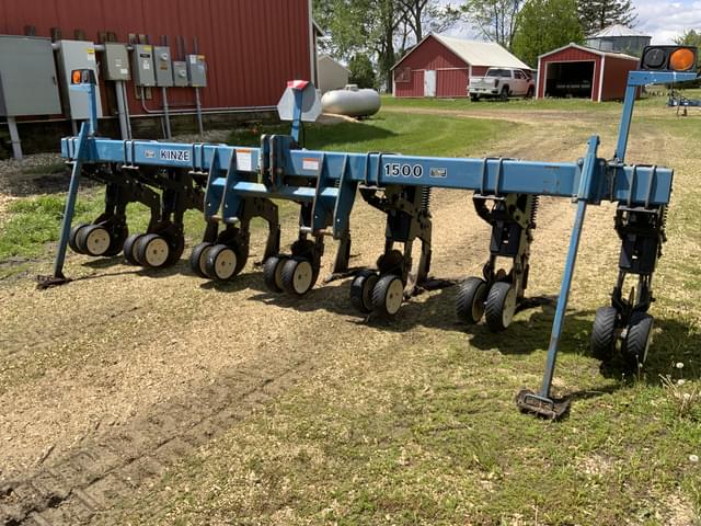Image of Kinze 1500 equipment image 2
