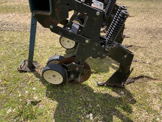 Image of Kinze 1500 equipment image 4
