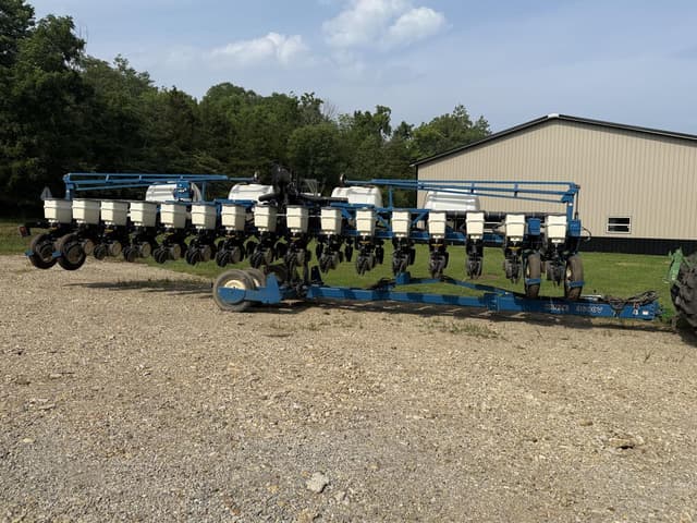 Image of Kinze 3600V equipment image 2