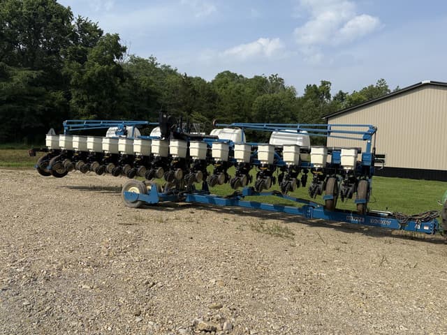 Image of Kinze 3600V equipment image 1