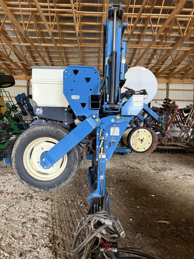 Image of Kinze 3600V equipment image 4