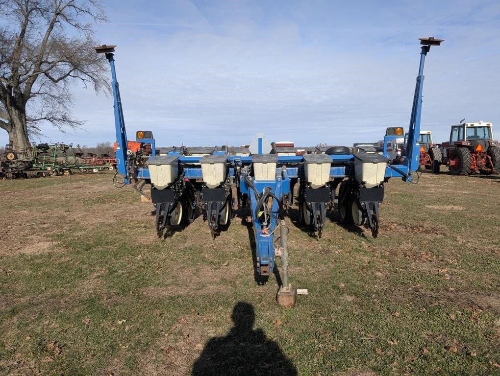 Kinze 2000 Equipment Image0