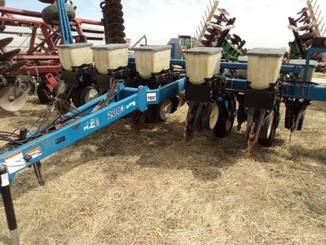 Kinze 2000 Equipment Image0
