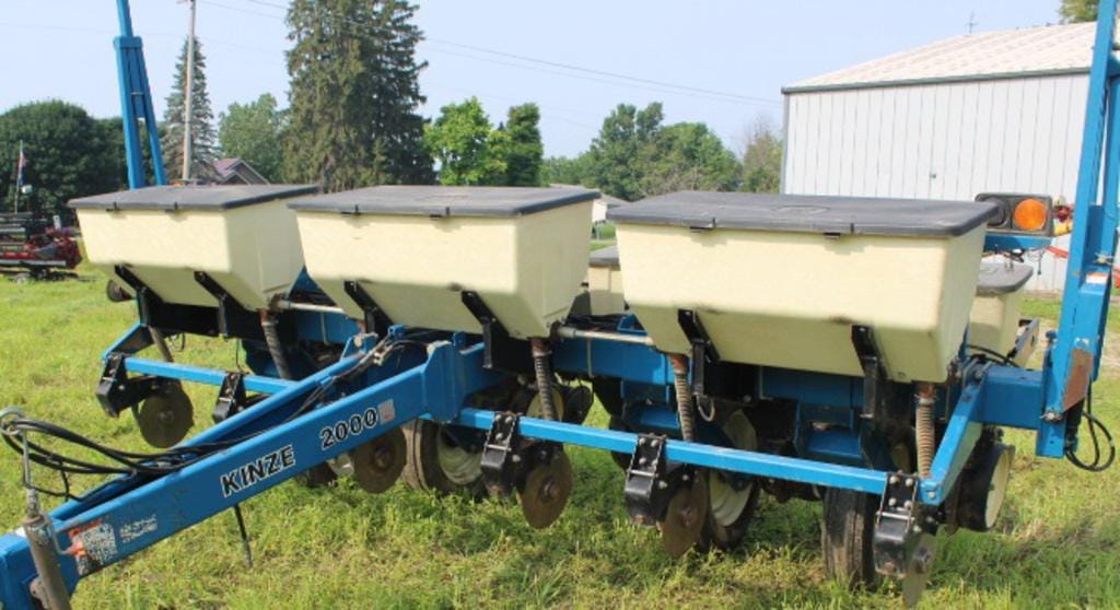 Main image Kinze 2000