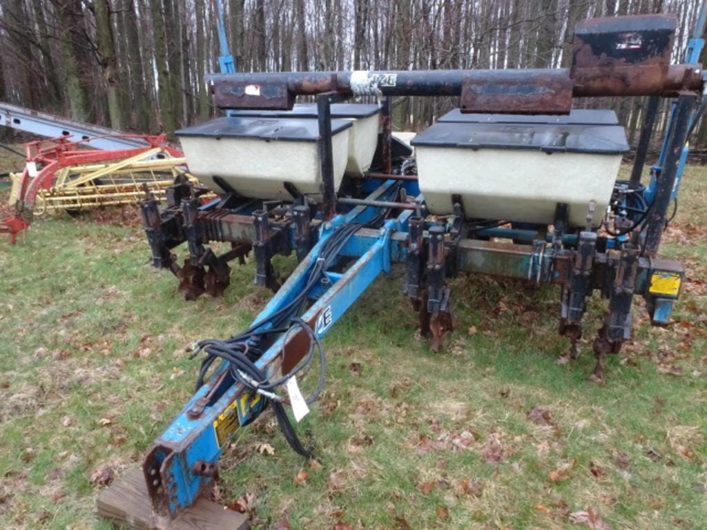 Kinze 2000 Equipment Image0