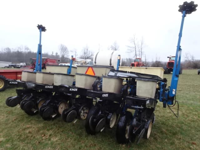 Image of Kinze 2000 equipment image 3