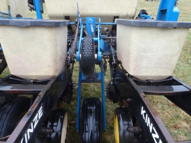 Image of Kinze 2000 equipment image 4