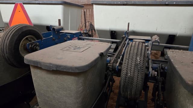 Image of Kinze 2000 equipment image 4