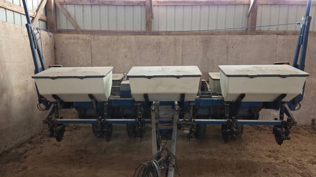 Image of Kinze 2000 equipment image 1