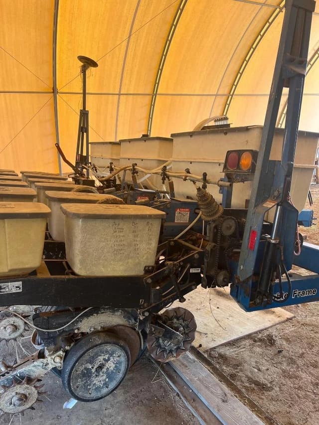 Image of Kinze 2000 equipment image 3