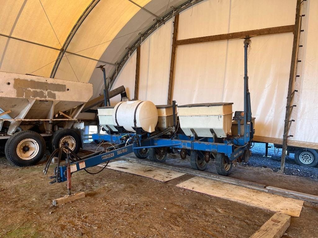 Kinze 2000 Equipment Image0